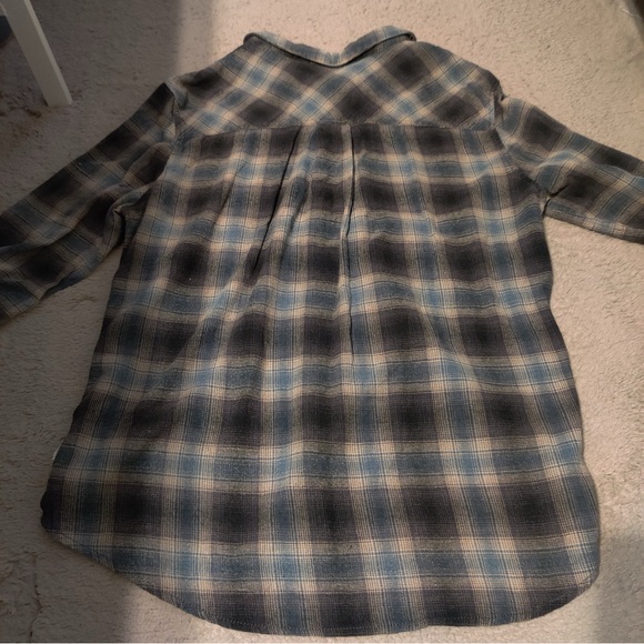 Garage Women's Blue and Black Plaid Flannel Button-Down Shirt Boyfriend Fit - Picture 7 of 7